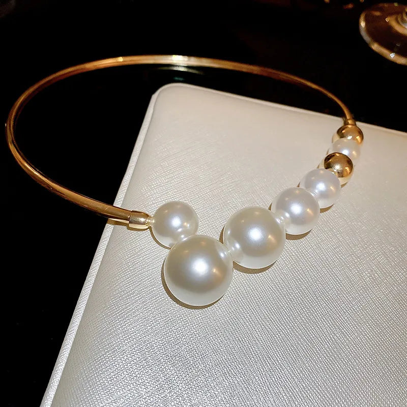 Elegant Pearl Geometric Torque Choker Necklace