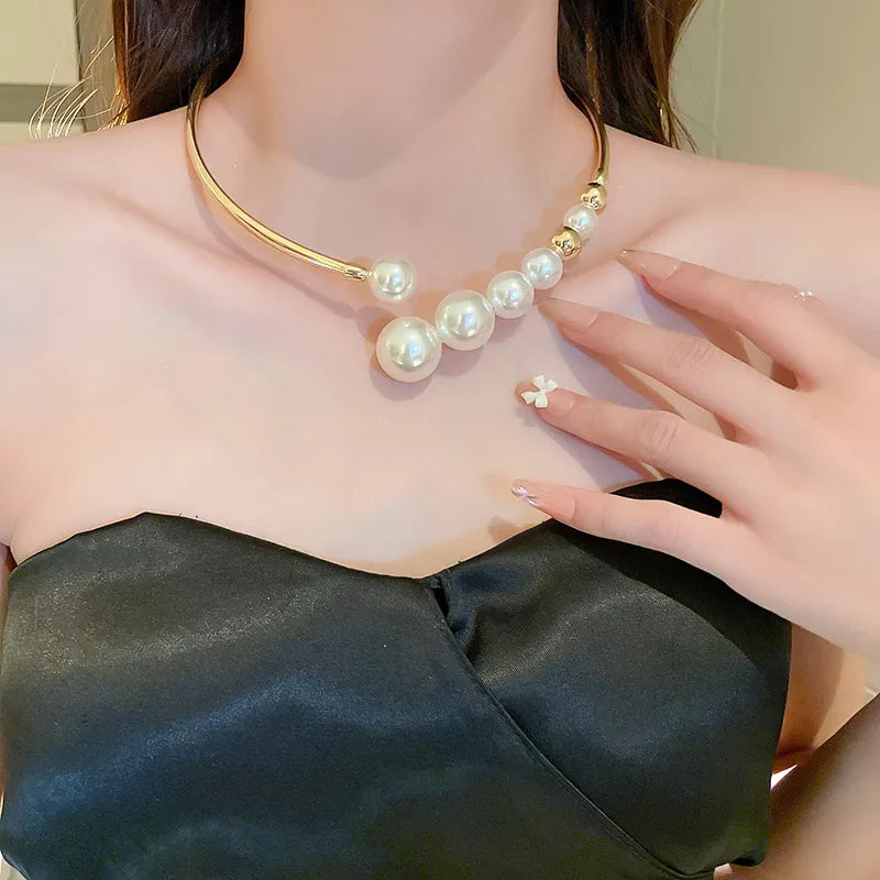 Elegant Pearl Geometric Torque Choker Necklace