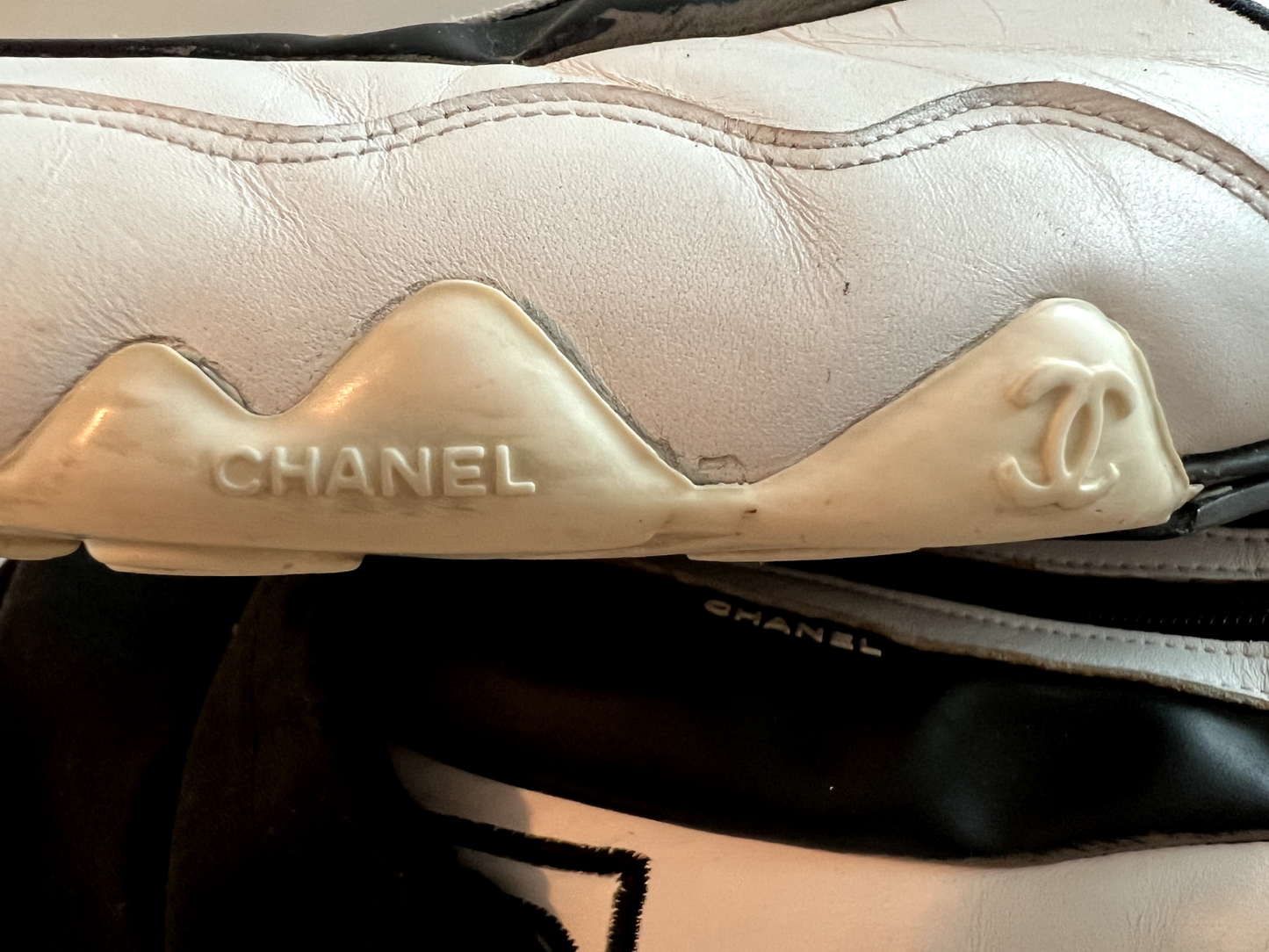 CHANEL WOMEN'S RARE Limited Edition sneakers driving shoes Black & White US 8.5