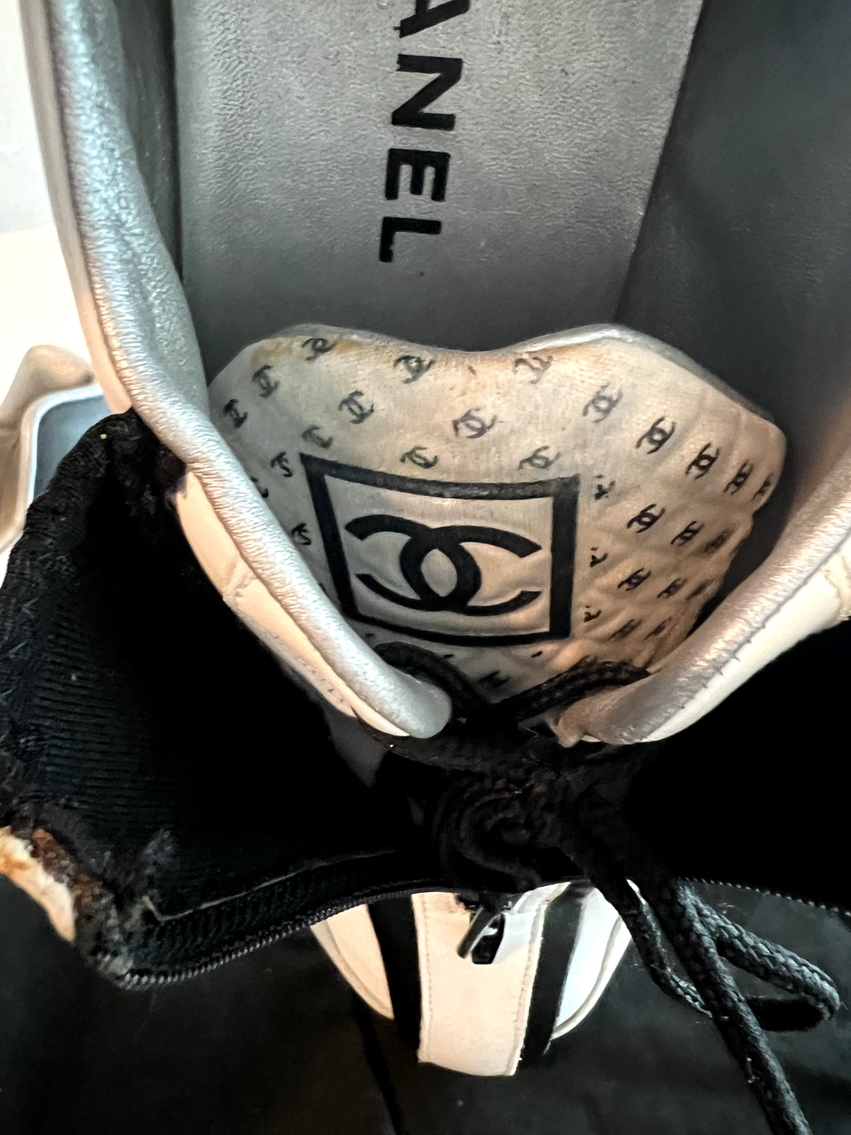 CHANEL WOMEN'S RARE Limited Edition sneakers driving shoes Black & White US 8.5